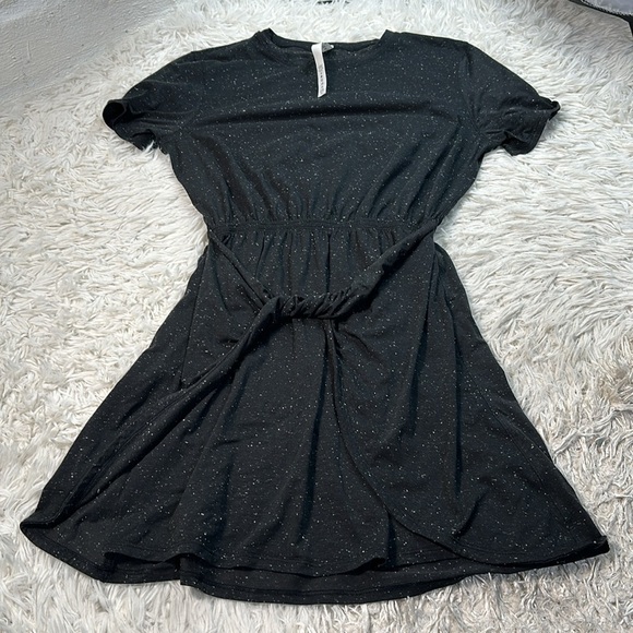 Lululemon Unwind Your Mind Dress Black / White - Picture 1 of 6
